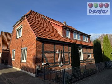 Gepflegtes Ein- bis Zweifamilienhaus mit kleinem Garten in ruhiger Wohnlage, 27318 Hoya, Zweifamilienhaus
