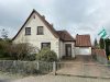 Freistehendes Einfamilienhaus mit 1.250 qm Grundstück in Weyhe-Lahausen - Eingangsansicht