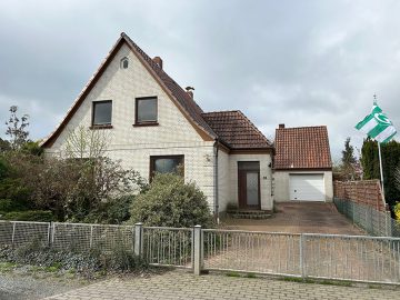 Freistehendes Einfamilienhaus mit 1.250 qm Grundstück in Weyhe-Lahausen, 28844 Weyhe / Lahausen, Einfamilienhaus