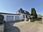 Großzügiges EFH mit Pool & Garten in Alt-Stuhr - Vordere Hausansicht