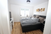 Moderne und helle 3 Zimmer-Wohnung in Leeste mit Aufzug, Garage und Stellplatz - Schlafzimmer
