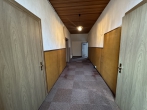 Renovierungsbedürftiges Zweifamilienhaus mit Entwicklungspotenzial in Hoya/Weser - Flur im Erdgeschoss