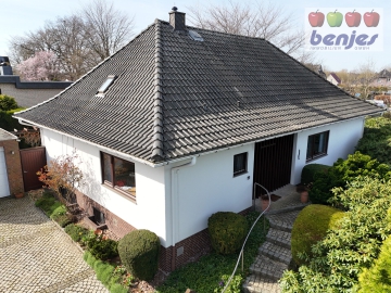 Blick von der Anhöhe: Komfortabler Walmdachbungalow mit Sauna, 28857 Syke, Einfamilienhaus