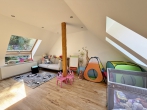 DHH mit Wohnküche, Kamin und Doppelgarage - Kinderzimmer