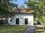 DHH mit Wohnküche, Kamin und Doppelgarage - Straßenansicht