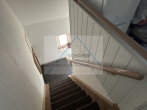 Freistehendes Einfamilienhaus mit Einliegerwohnung zu verkaufen - Treppe