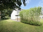 Familienidyll am See: Großzügiges Haus mit Garten - Seitenansicht
