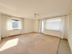 Helle 3-Zimmer-Wohnung mit Loggia in Huchting - Wohn- und Esszimmer