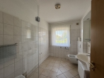 Ideal für das Paar: Ebenerdiger Bungalow von 2005 - Badezimmer mit Dusche