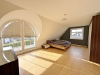 Stilvolles Wohnjuwel mit modernster Technik - Elternschlafzimmer