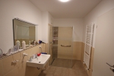 Vermietete 2-Zimmer-Wohnung mit ca. 80 m² Wohnfläche, Garten & Tiefgarage in Kirchweyhe - Badezimmer_1