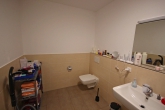 Vermietete 2-Zimmer-Wohnung mit ca. 80 m² Wohnfläche, Garten & Tiefgarage in Kirchweyhe - Badezimmer_2