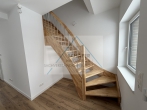 Neuwertige Wohnung über 2 Etagen mit sep. Eingang - Treppe