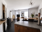 Helle 2-Zimmer Wohnung mit zwei Balkonen in Stuhr-Brinkum - Wohnzimmer