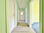 Ruhig gelegen! Drei-Zimmer-Wohnung mit Südwest-Balkon! - Flur