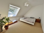 Ländlich & stadtnah – sanierte Wohnung im Bauernhaus - Schlafzimmer
