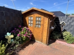 Schmuckes Reihenmittelhaus in attraktiver Lage - Holzgartenhaus