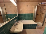 Schmuckes Reihenmittelhaus in attraktiver Lage - Bad im Dachgeschoss