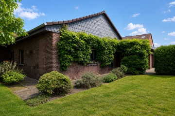 Gepflegter Bungalow mit schönem Garten in Groß Mackenstedt, 28816 Stuhr, Haus