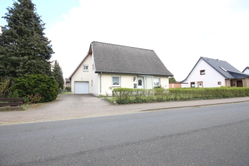 Vielseitiges Einfamilienhaus auf großzügigem Grundstück in Weyhe-Lahausen, 28844 Weyhe, Einfamilienhaus