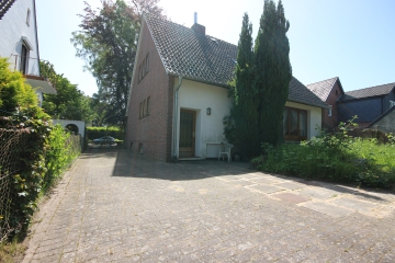 Einfamilienhaus mit Sanierungsbedarf auf großem Grundstück in ruhiger Lage von Weyhe-Leeste, 28844 Weyhe, Einfamilienhaus