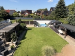 Einziehen und genießen! Modernisiertes Haus mit Traumgarten und Pool! - Ausblick von der Dachterrasse