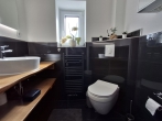 Einziehen und genießen! Modernisiertes Haus mit Traumgarten und Pool! - Gäste-WC