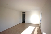 Barrierefreie Erdgeschosswohnung mit Tiefgarage - Wohnzimmer