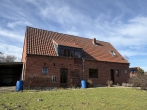 Fußläufig zum Ortskern Leeste und doch mitten in der Natur - Solides Wohnhaus mit zwei Wohneinheiten - und vielfältigen Nutzungsmöglichkeiten