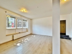 Neustadt – flexibel wohnen mit Gewerbe und großer Garage! - Wohnzimmer