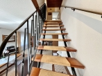Doppelhaushälfte mit viel Potenzial! - Treppenaufgang Haus 2 ins Obergeschoss