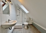 Kuscheliges, möbliertes Nest unter dem Dach zu vermieten! - Duschbad