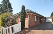 Alles was das Herz begehrt – traumhafter Bungalow in Bestlage von Leeste! - vordere Hausansicht