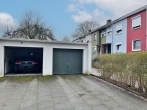 Aufgepasst! – Super gepflegtes Reihenhaus mit Fernwärme und zwei Garagen! - Garage zum Haus
