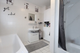 Voll vermietetes 4‑Familienhaus - Vollbad EG rechts