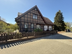 Großzügiges Wohnen im charmanten Fachwerkhaus - Vordere Hausansicht