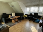 +++Dachgeschosswohnung mit Keller und Balkon in Stuhr-Brinkum+++ - Helles Wohnzimmer