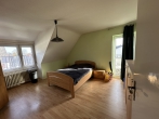 +++Dachgeschosswohnung mit Keller und Balkon in Stuhr-Brinkum+++ - Großes Schlafzimmer