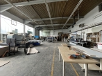 Großzügige Gewerbefläche mit Halle, Büro und Stellplätzen - Bild
