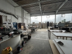 Großzügige Gewerbefläche mit Halle, Büro und Stellplätzen - Bild