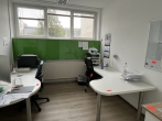Großzügige Gewerbefläche mit Halle, Büro und Stellplätzen - Bild