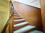 Top-Lage! Zwei Häuser, toller Garten, teilbar oder zusätzliche Rendite! - 1. Haus – Treppe in die OG-Wohnung