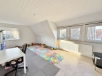 Huchting – gepflegte Doppelhaushälfte mit großer Südwest-Terrasse! - 2. Kinderzimmer im Obergeschoss