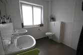 Gut vermietete 3-Zimmer-Wohnung in Weyhe-Leeste – mit Terrasse, Garten & Garage - Badezimmer_1
