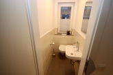 Neuwertige Wohnung mit Aufzug & Garage - Gäste-WC
