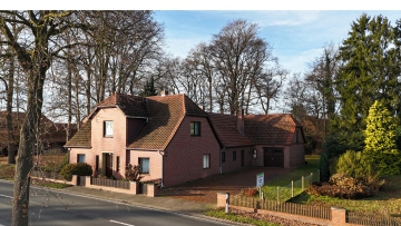 Wohnen mit Geschichte! Rotsteinwohnhaus mit charmantem Charakter – ideal auch für Handwerk oder Hobby!, 27330 Asendorf, Zweifamilienhaus