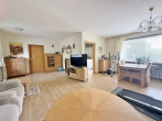 Walmdach-Bungalow mit viel Platz und schönem Garten - Wohn- und