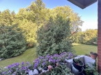 Idyllische Lage – Drei-Zimmerwohnung mit West-Loggia im Hochparterre! - Loggia-Ausblick