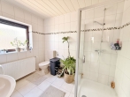 Eigennutzung mit tollem Garten und zusätzlicher Rendite! - vorderes Haus / EG / Duschbad