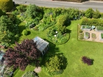 Helles, energieeffizientes Rotklinkerhaus in ländlicher Idylle mit großem Garten - Garten von oben